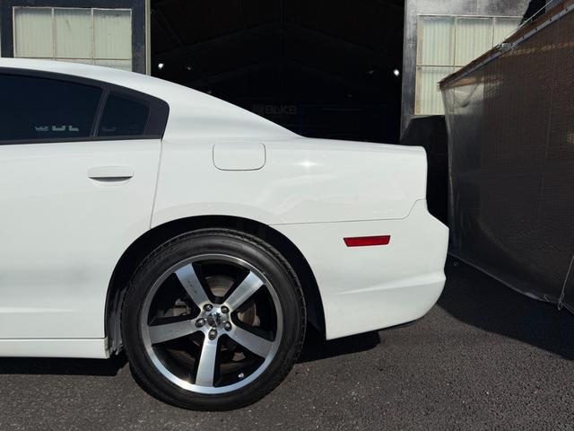 ダッジ・チャージャー SE 3.6 左ハンドル 20011yモデル 管理ユーザー買取 革シート張り替 スマートキー プッシュスタート SRT専用20インチAW BluetoothETCパワーシートBパッド交換ボディー撥水施行済み(20枚目)