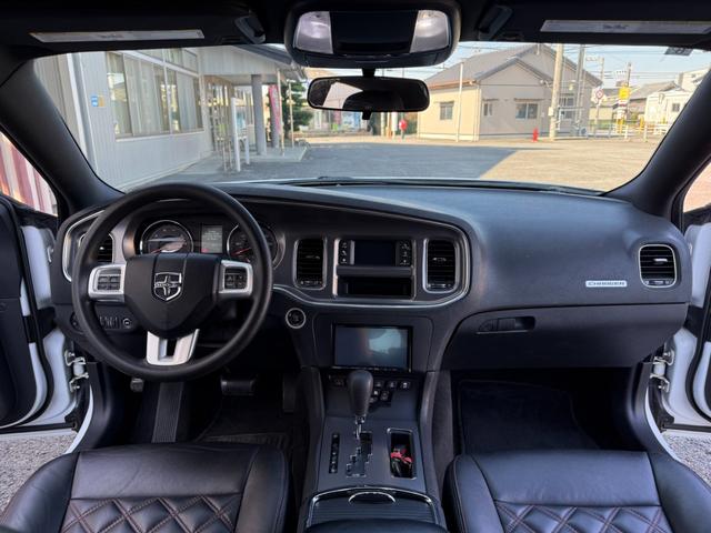 ダッジ・チャージャー SE 3.6 左ハンドル 20011yモデル 管理ユーザー買取 革シート張り替 スマートキー プッシュスタート SRT専用20インチAW BluetoothETCパワーシートBパッド交換ボディー撥水施行済み(52枚目)