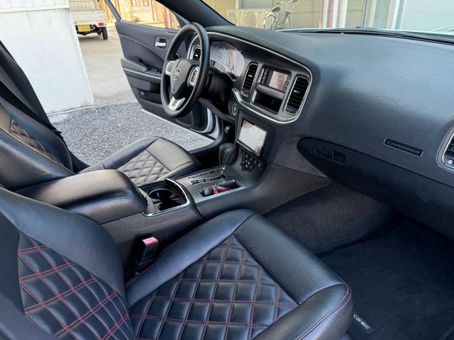 ダッジ・チャージャー SE 3.6 左ハンドル 20011yモデル 管理ユーザー買取 革シート張り替 スマートキー プッシュスタート SRT専用20インチAW BluetoothETCパワーシートBパッド交換ボディー撥水施行済み(55枚目)