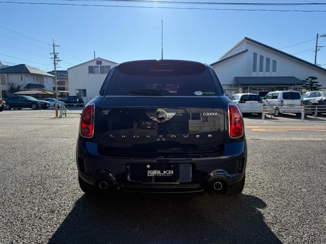 ＭＩＮＩ クーパーＳ　クロスオーバー　クロスオーバー　クーパーＳ　右ハンドル　ディーラー車　５人乗り　プッシュスタート　ブラックアロイホイール　ＥＴＣ　２トーンカラー　禁煙車　パワーステアリング　パワーウインドウエアバックＡＢＳ横滑り防止（3枚目）