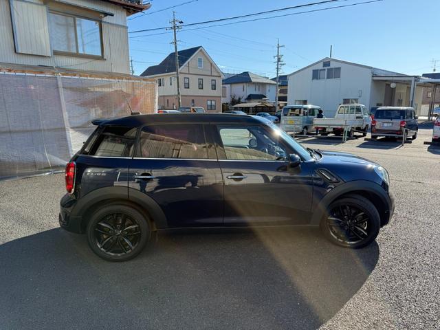 ＭＩＮＩ クーパーＳ　クロスオーバー　クロスオーバー　クーパーＳ　右ハンドル　ディーラー車　５人乗り　プッシュスタート　ブラックアロイホイール　ＥＴＣ　２トーンカラー　禁煙車　パワーステアリング　パワーウインドウエアバックＡＢＳ横滑り防止（24枚目）