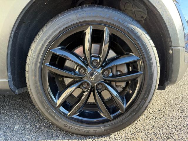 ＭＩＮＩ クーパーＳ　クロスオーバー　クロスオーバー　クーパーＳ　右ハンドル　ディーラー車　５人乗り　プッシュスタート　ブラックアロイホイール　ＥＴＣ　２トーンカラー　禁煙車　パワーステアリング　パワーウインドウエアバックＡＢＳ横滑り防止（29枚目）