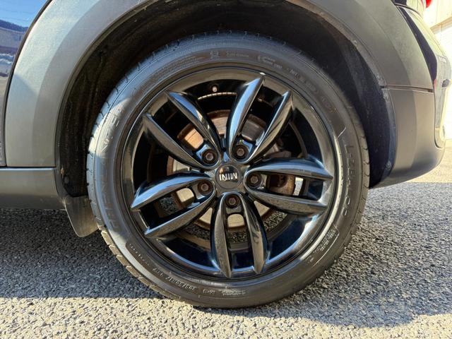 ＭＩＮＩ クーパーＳ　クロスオーバー　クロスオーバー　クーパーＳ　右ハンドル　ディーラー車　５人乗り　プッシュスタート　ブラックアロイホイール　ＥＴＣ　２トーンカラー　禁煙車　パワーステアリング　パワーウインドウエアバックＡＢＳ横滑り防止（31枚目）