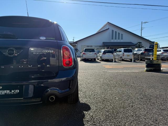 ＭＩＮＩ クーパーＳ　クロスオーバー　クロスオーバー　クーパーＳ　右ハンドル　ディーラー車　５人乗り　プッシュスタート　ブラックアロイホイール　ＥＴＣ　２トーンカラー　禁煙車　パワーステアリング　パワーウインドウエアバックＡＢＳ横滑り防止（42枚目）