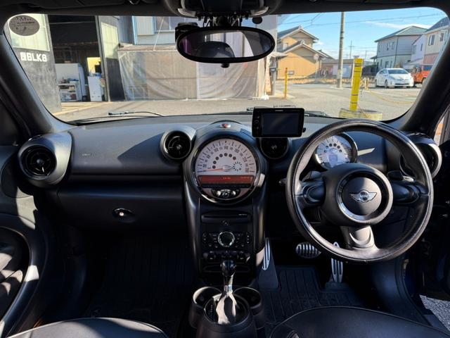ＭＩＮＩ クーパーＳ　クロスオーバー　クロスオーバー　クーパーＳ　右ハンドル　ディーラー車　５人乗り　プッシュスタート　ブラックアロイホイール　ＥＴＣ　２トーンカラー　禁煙車　パワーステアリング　パワーウインドウエアバックＡＢＳ横滑り防止（56枚目）