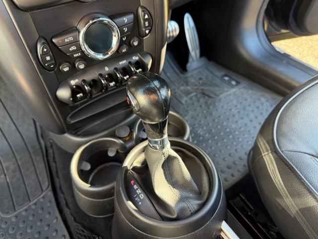 ＭＩＮＩ クーパーＳ　クロスオーバー　クロスオーバー　クーパーＳ　右ハンドル　ディーラー車　５人乗り　プッシュスタート　ブラックアロイホイール　ＥＴＣ　２トーンカラー　禁煙車　パワーステアリング　パワーウインドウエアバックＡＢＳ横滑り防止（62枚目）