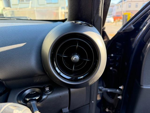 ＭＩＮＩ クーパーＳ　クロスオーバー　クロスオーバー　クーパーＳ　右ハンドル　ディーラー車　５人乗り　プッシュスタート　ブラックアロイホイール　ＥＴＣ　２トーンカラー　禁煙車　パワーステアリング　パワーウインドウエアバックＡＢＳ横滑り防止（66枚目）