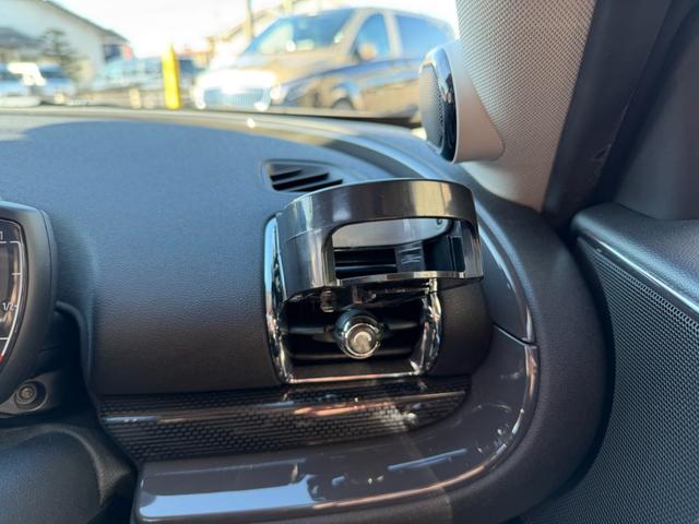 ＭＩＮＩ クーパーＳＤ　クラブマン　クーパーＳＤ　５人乗り　２ＷＤ　正規Ｄ　Ｂカメラ　アイドリングストップ　クリアランスソナー　ツインサンルーフ　ＥＴＣ　クルーズコントロール　ステアリングスイッチ　Ｂｌｕｅｔｏｏｔｈ　純正ナビ　純正ＡＷ（77枚目）