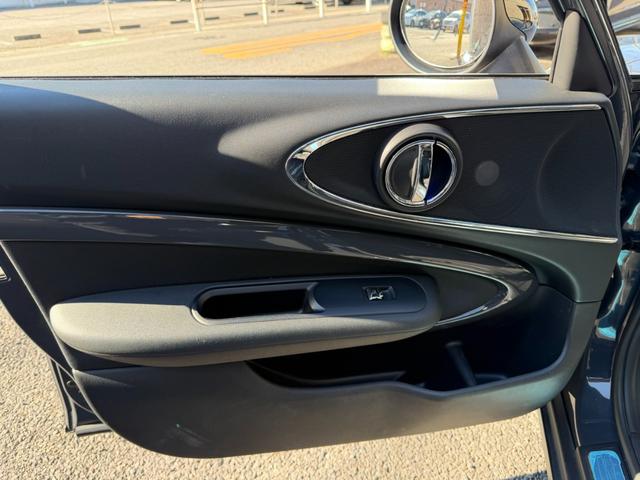 ＭＩＮＩ クーパーＳＤ　クラブマン　クーパーＳＤ　５人乗り　２ＷＤ　正規Ｄ　Ｂカメラ　アイドリングストップ　クリアランスソナー　ツインサンルーフ　ＥＴＣ　クルーズコントロール　ステアリングスイッチ　Ｂｌｕｅｔｏｏｔｈ　純正ナビ　純正ＡＷ（78枚目）