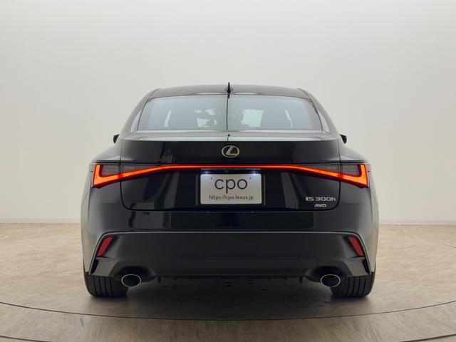 IS IS300h バージョンL AWD パノラミックビューモニター 19インチAW 三眼フルLEDヘッドランプ ブラインドスポットモニター ステアリングヒーター オートマチックハイビーム セミアニリン本革 ドライブレコーダー(5枚目)