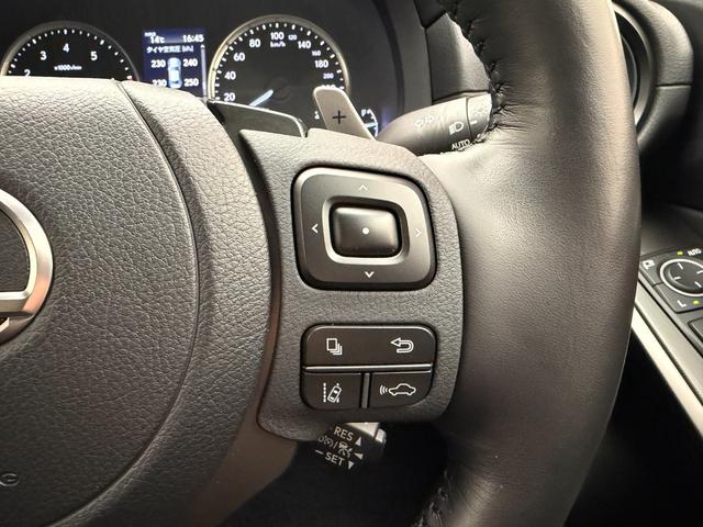 IS IS300h バージョンL AWD パノラミックビューモニター 19インチAW 三眼フルLEDヘッドランプ ブラインドスポットモニター ステアリングヒーター オートマチックハイビーム セミアニリン本革 ドライブレコーダー(24枚目)