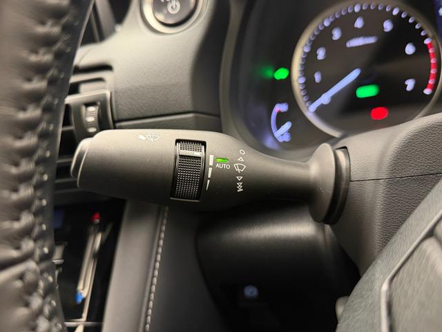 IS IS300h バージョンL AWD パノラミックビューモニター 19インチAW 三眼フルLEDヘッドランプ ブラインドスポットモニター ステアリングヒーター オートマチックハイビーム セミアニリン本革 ドライブレコーダー(25枚目)