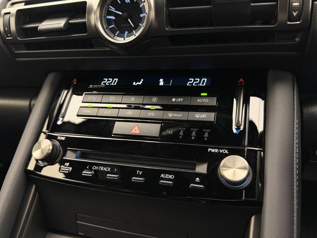 IS IS300h バージョンL AWD パノラミックビューモニター 19インチAW 三眼フルLEDヘッドランプ ブラインドスポットモニター ステアリングヒーター オートマチックハイビーム セミアニリン本革 ドライブレコーダー(34枚目)