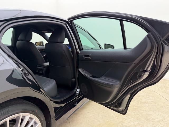 IS IS300h バージョンL AWD パノラミックビューモニター 19インチAW 三眼フルLEDヘッドランプ ブラインドスポットモニター ステアリングヒーター オートマチックハイビーム セミアニリン本革 ドライブレコーダー(46枚目)