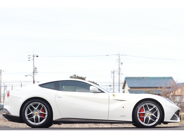 Ｆ１２ベルリネッタ 　正規Ｄ車／サスペンションリフター／リアビューカメラ／カーボン／２０インチＡＷ（12枚目）