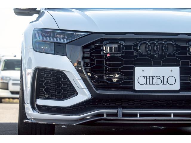 ＲＳ Ｑ８ ベースグレード　左ハンドル／レザーシートＰＫＧ／パノラマＳＲ／ＲＳスポーツエキゾースト／ブラックＡｕｄｉ　ｒｉｎｇｓ＆カーボン／グロスブラックスタイリングＰＫＧ／デコラティブパネル／カーボンツイル（4枚目）