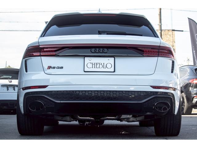ＲＳ Ｑ８ ベースグレード　左ハンドル／レザーシートＰＫＧ／パノラマＳＲ／ＲＳスポーツエキゾースト／ブラックＡｕｄｉ　ｒｉｎｇｓ＆カーボン／グロスブラックスタイリングＰＫＧ／デコラティブパネル／カーボンツイル（6枚目）