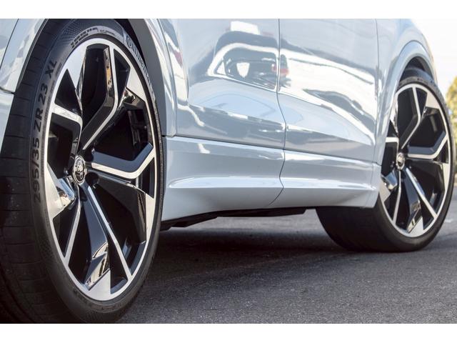 ＲＳ Ｑ８ ベースグレード　左ハンドル／レザーシートＰＫＧ／パノラマＳＲ／ＲＳスポーツエキゾースト／ブラックＡｕｄｉ　ｒｉｎｇｓ＆カーボン／グロスブラックスタイリングＰＫＧ／デコラティブパネル／カーボンツイル（12枚目）