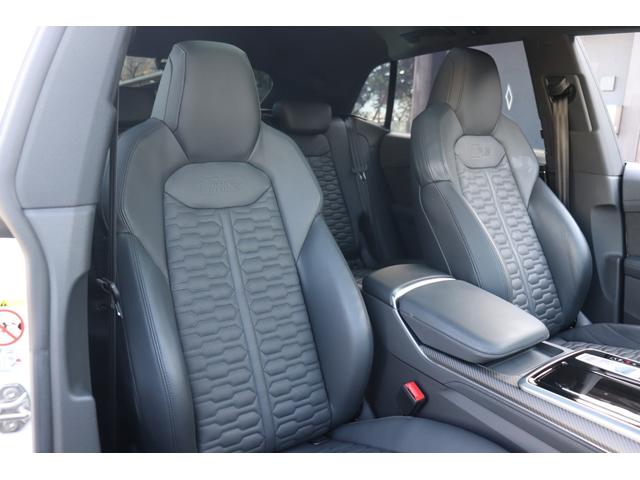 ＲＳ Ｑ８ ベースグレード　左ハンドル／レザーシートＰＫＧ／パノラマＳＲ／ＲＳスポーツエキゾースト／ブラックＡｕｄｉ　ｒｉｎｇｓ＆カーボン／グロスブラックスタイリングＰＫＧ／デコラティブパネル／カーボンツイル（18枚目）