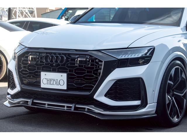 ＲＳ Ｑ８ ベースグレード　左ハンドル／レザーシートＰＫＧ／パノラマＳＲ／ＲＳスポーツエキゾースト／ブラックＡｕｄｉ　ｒｉｎｇｓ＆カーボン／グロスブラックスタイリングＰＫＧ／デコラティブパネル／カーボンツイル（20枚目）
