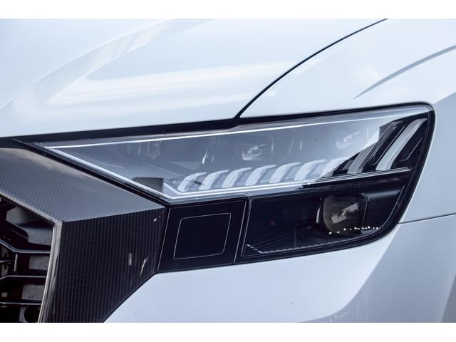 ＲＳ Ｑ８ ベースグレード　左ハンドル／レザーシートＰＫＧ／パノラマＳＲ／ＲＳスポーツエキゾースト／ブラックＡｕｄｉ　ｒｉｎｇｓ＆カーボン／グロスブラックスタイリングＰＫＧ／デコラティブパネル／カーボンツイル（22枚目）