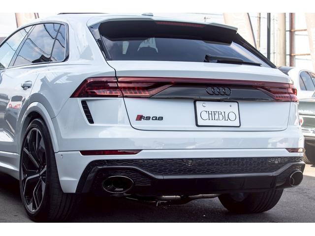 ＲＳ Ｑ８ ベースグレード　左ハンドル／レザーシートＰＫＧ／パノラマＳＲ／ＲＳスポーツエキゾースト／ブラックＡｕｄｉ　ｒｉｎｇｓ＆カーボン／グロスブラックスタイリングＰＫＧ／デコラティブパネル／カーボンツイル（31枚目）