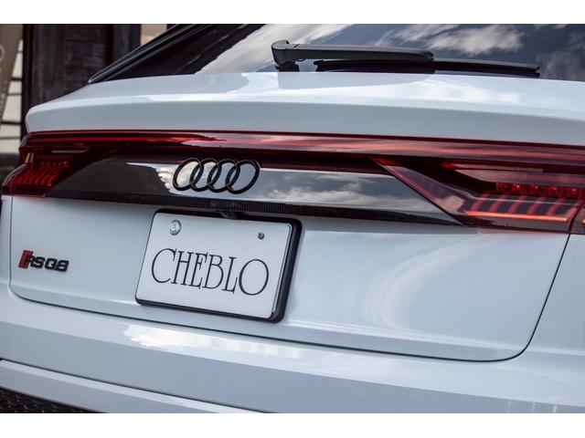 ＲＳ Ｑ８ ベースグレード　左ハンドル／レザーシートＰＫＧ／パノラマＳＲ／ＲＳスポーツエキゾースト／ブラックＡｕｄｉ　ｒｉｎｇｓ＆カーボン／グロスブラックスタイリングＰＫＧ／デコラティブパネル／カーボンツイル（34枚目）