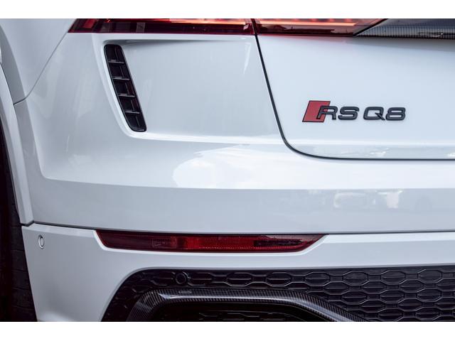 ＲＳ Ｑ８ ベースグレード　左ハンドル／レザーシートＰＫＧ／パノラマＳＲ／ＲＳスポーツエキゾースト／ブラックＡｕｄｉ　ｒｉｎｇｓ＆カーボン／グロスブラックスタイリングＰＫＧ／デコラティブパネル／カーボンツイル（36枚目）