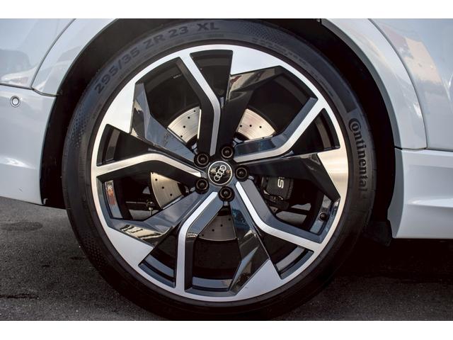 ＲＳ Ｑ８ ベースグレード　左ハンドル／レザーシートＰＫＧ／パノラマＳＲ／ＲＳスポーツエキゾースト／ブラックＡｕｄｉ　ｒｉｎｇｓ＆カーボン／グロスブラックスタイリングＰＫＧ／デコラティブパネル／カーボンツイル（41枚目）