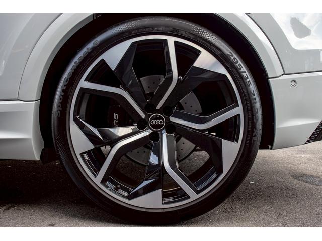 ＲＳ Ｑ８ ベースグレード　左ハンドル／レザーシートＰＫＧ／パノラマＳＲ／ＲＳスポーツエキゾースト／ブラックＡｕｄｉ　ｒｉｎｇｓ＆カーボン／グロスブラックスタイリングＰＫＧ／デコラティブパネル／カーボンツイル（43枚目）