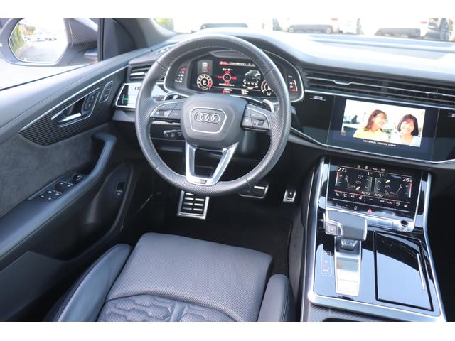 ＲＳ Ｑ８ ベースグレード　左ハンドル／レザーシートＰＫＧ／パノラマＳＲ／ＲＳスポーツエキゾースト／ブラックＡｕｄｉ　ｒｉｎｇｓ＆カーボン／グロスブラックスタイリングＰＫＧ／デコラティブパネル／カーボンツイル（44枚目）