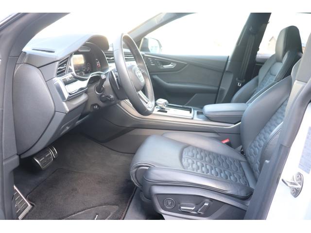 ＲＳ Ｑ８ ベースグレード　左ハンドル／レザーシートＰＫＧ／パノラマＳＲ／ＲＳスポーツエキゾースト／ブラックＡｕｄｉ　ｒｉｎｇｓ＆カーボン／グロスブラックスタイリングＰＫＧ／デコラティブパネル／カーボンツイル（45枚目）