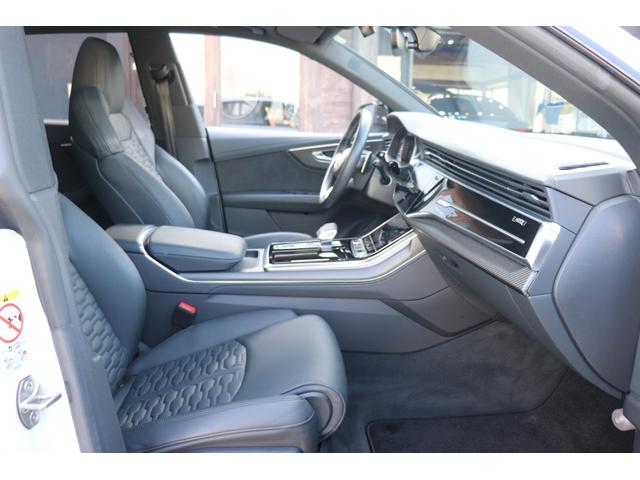 ＲＳ Ｑ８ ベースグレード　左ハンドル／レザーシートＰＫＧ／パノラマＳＲ／ＲＳスポーツエキゾースト／ブラックＡｕｄｉ　ｒｉｎｇｓ＆カーボン／グロスブラックスタイリングＰＫＧ／デコラティブパネル／カーボンツイル（48枚目）