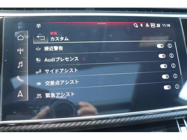 ＲＳ Ｑ８ ベースグレード　左ハンドル／レザーシートＰＫＧ／パノラマＳＲ／ＲＳスポーツエキゾースト／ブラックＡｕｄｉ　ｒｉｎｇｓ＆カーボン／グロスブラックスタイリングＰＫＧ／デコラティブパネル／カーボンツイル（56枚目）