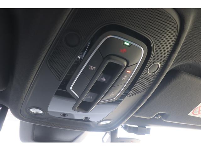 ＲＳ Ｑ８ ベースグレード　左ハンドル／レザーシートＰＫＧ／パノラマＳＲ／ＲＳスポーツエキゾースト／ブラックＡｕｄｉ　ｒｉｎｇｓ＆カーボン／グロスブラックスタイリングＰＫＧ／デコラティブパネル／カーボンツイル（62枚目）