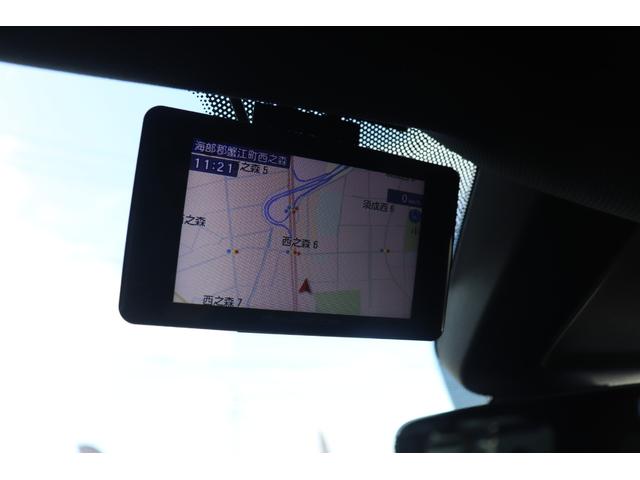 ＲＳ Ｑ８ ベースグレード　左ハンドル／レザーシートＰＫＧ／パノラマＳＲ／ＲＳスポーツエキゾースト／ブラックＡｕｄｉ　ｒｉｎｇｓ＆カーボン／グロスブラックスタイリングＰＫＧ／デコラティブパネル／カーボンツイル（65枚目）