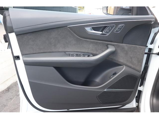 ＲＳ Ｑ８ ベースグレード　左ハンドル／レザーシートＰＫＧ／パノラマＳＲ／ＲＳスポーツエキゾースト／ブラックＡｕｄｉ　ｒｉｎｇｓ＆カーボン／グロスブラックスタイリングＰＫＧ／デコラティブパネル／カーボンツイル（66枚目）