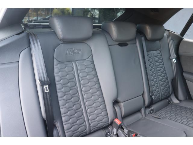 ＲＳ Ｑ８ ベースグレード　左ハンドル／レザーシートＰＫＧ／パノラマＳＲ／ＲＳスポーツエキゾースト／ブラックＡｕｄｉ　ｒｉｎｇｓ＆カーボン／グロスブラックスタイリングＰＫＧ／デコラティブパネル／カーボンツイル（72枚目）