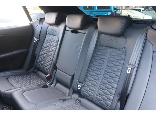 ＲＳ Ｑ８ ベースグレード　左ハンドル／レザーシートＰＫＧ／パノラマＳＲ／ＲＳスポーツエキゾースト／ブラックＡｕｄｉ　ｒｉｎｇｓ＆カーボン／グロスブラックスタイリングＰＫＧ／デコラティブパネル／カーボンツイル（75枚目）