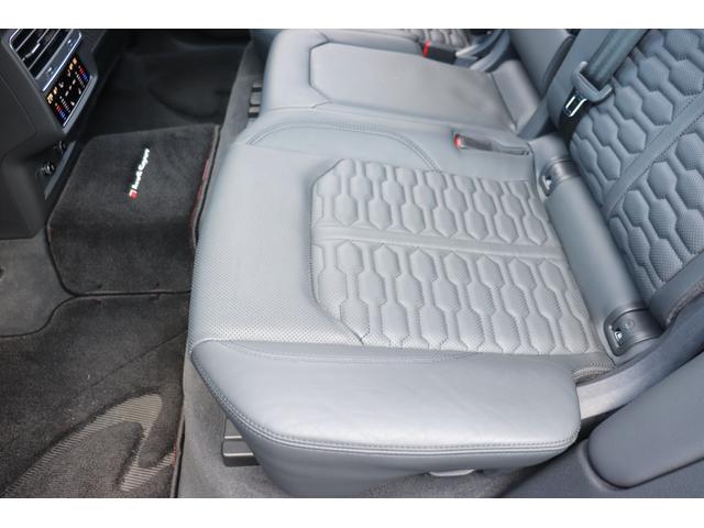 ＲＳ Ｑ８ ベースグレード　左ハンドル／レザーシートＰＫＧ／パノラマＳＲ／ＲＳスポーツエキゾースト／ブラックＡｕｄｉ　ｒｉｎｇｓ＆カーボン／グロスブラックスタイリングＰＫＧ／デコラティブパネル／カーボンツイル（76枚目）