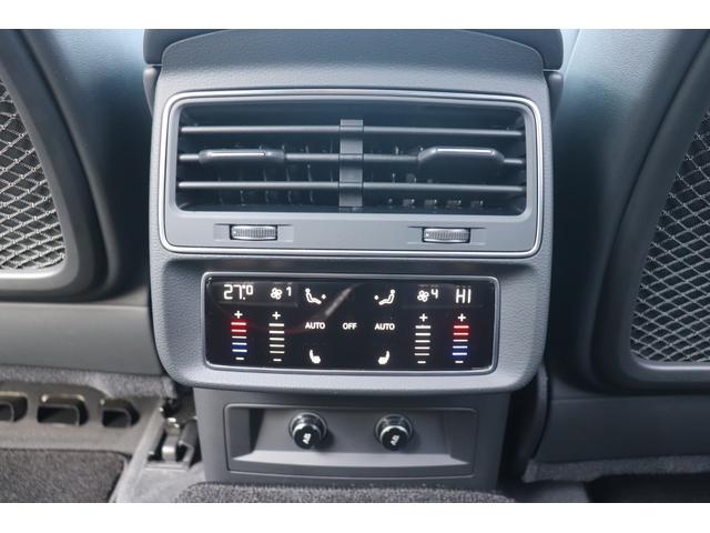 ＲＳ Ｑ８ ベースグレード　左ハンドル／レザーシートＰＫＧ／パノラマＳＲ／ＲＳスポーツエキゾースト／ブラックＡｕｄｉ　ｒｉｎｇｓ＆カーボン／グロスブラックスタイリングＰＫＧ／デコラティブパネル／カーボンツイル（77枚目）