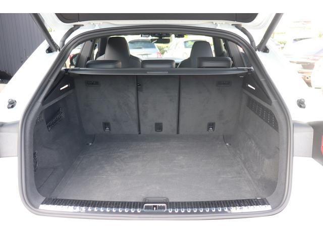 ＲＳ Ｑ８ ベースグレード　左ハンドル／レザーシートＰＫＧ／パノラマＳＲ／ＲＳスポーツエキゾースト／ブラックＡｕｄｉ　ｒｉｎｇｓ＆カーボン／グロスブラックスタイリングＰＫＧ／デコラティブパネル／カーボンツイル（78枚目）