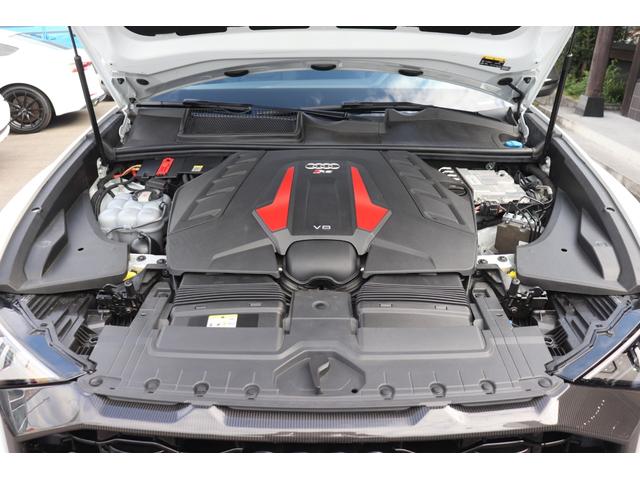 ＲＳ Ｑ８ ベースグレード　左ハンドル／レザーシートＰＫＧ／パノラマＳＲ／ＲＳスポーツエキゾースト／ブラックＡｕｄｉ　ｒｉｎｇｓ＆カーボン／グロスブラックスタイリングＰＫＧ／デコラティブパネル／カーボンツイル（80枚目）