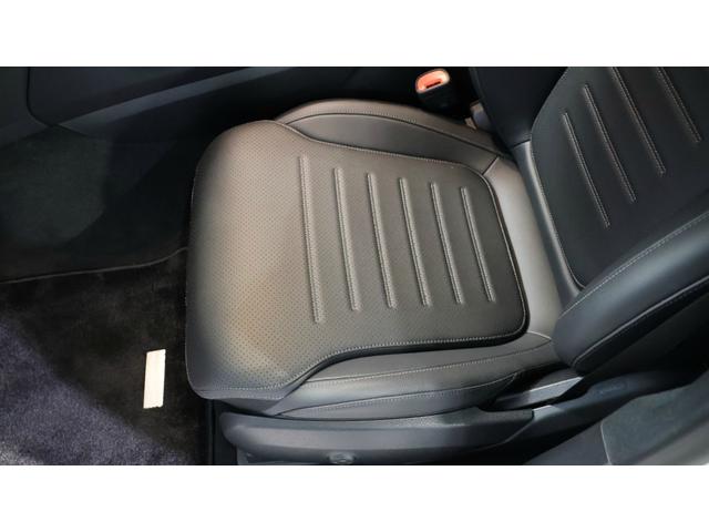 ＧＬＣ ＧＬＣ２２０ｄ　４マチック　ＡＭＧラインパッケージ　レーダーセーフティＰ　パノラミックＳ／Ｒ　後席シートヒーター　ＭＢＵＸ　ＡＲナビゲーション　アダプティブハイビームアシストプラス　アンビエントライトプレミアム　プライバシーガラス　正規認定中古車（11枚目）