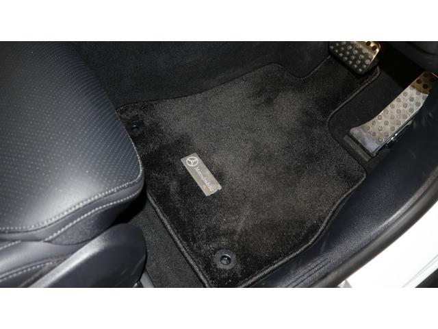 ＧＬＣ ＧＬＣ２２０ｄ　４マチック　ＡＭＧラインパッケージ　レーダーセーフティＰ　パノラミックＳ／Ｒ　後席シートヒーター　ＭＢＵＸ　ＡＲナビゲーション　アダプティブハイビームアシストプラス　アンビエントライトプレミアム　プライバシーガラス　正規認定中古車（40枚目）