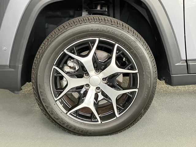 ジープ・コマンダー リミテッド 新車保証継承 整備付 4WD LEDヘッドライト LEDフロントフォグランプ 純正ナビ ETC アダプティブクルーズコントロール ブラインドスポットモニター アップルカープレイ アンドロイドオート(12枚目)