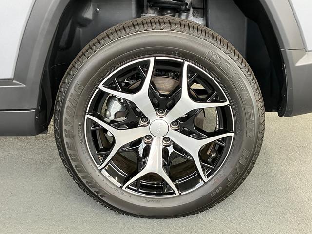 ジープ・コマンダー リミテッド 新車保証継承 整備付 4WD LEDヘッドライト LEDフロントフォグランプ 純正ナビ ETC アダプティブクルーズコントロール ブラインドスポットモニター アップルカープレイ アンドロイドオート(13枚目)