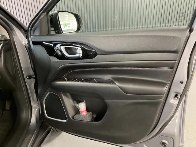 ジープ・コマンダー リミテッド 新車保証継承 整備付 4WD LEDヘッドライト LEDフロントフォグランプ 純正ナビ ETC アダプティブクルーズコントロール ブラインドスポットモニター アップルカープレイ アンドロイドオート(17枚目)