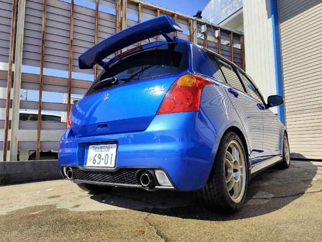 スイフト スポーツ　モンスターＣＰＵ　モンスターリアスポイラー　ＢＬＩＴＺ車高調　ＥＴＣ　ディスプレイオーディオ社外シフトノブ　ＡＭＥ　ＴＲＡＣＥＲ１６インチアルミホイール　ＰＯＴＥＮＺＡ　ＲＥ００４　１９５／５０－１６（20枚目）