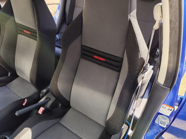 スイフト スポーツ　モンスターＣＰＵ　モンスターリアスポイラー　ＢＬＩＴＺ車高調　ＥＴＣ　ディスプレイオーディオ社外シフトノブ　ＡＭＥ　ＴＲＡＣＥＲ１６インチアルミホイール　ＰＯＴＥＮＺＡ　ＲＥ００４　１９５／５０－１６（38枚目）